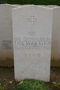 Doullens Communal Cemetery Extension No.1 - Deutschlander, Paul